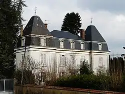Maison bourgeoise à côté de l'église.