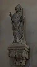 Statue d'évêque.