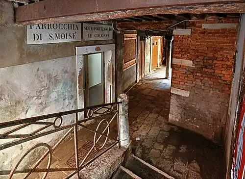Le Sotoportego delle Colonne vu depuis le pont de le Colonne, San Marco