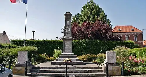 Le monument aux morts.