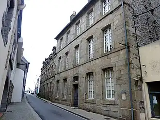 L'hôtel de Kerdanet (construit par René Calvez de Kerambartz au début du XVIIIe&nbsp;siècle, puis habité par la famille Miorcec de Kerdanet).