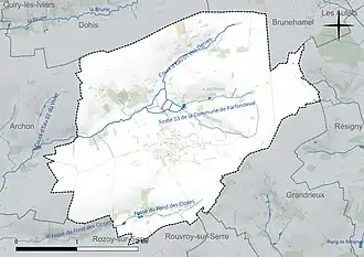 Carte en couleur présentant le réseau hydrographique de la commune