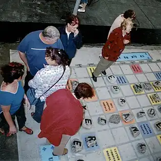 Action performativeJeu de mots.