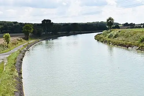 Le canal du nord à Frétoy-le-Château