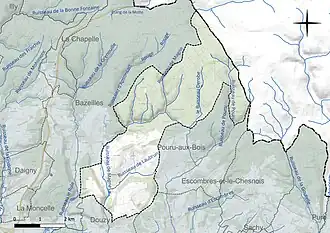 Carte en couleur présentant le réseau hydrographique de la commune