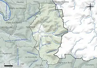 Carte en couleur présentant le réseau hydrographique de la commune