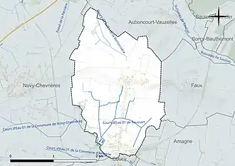 Carte en couleur présentant le réseau hydrographique de la commune