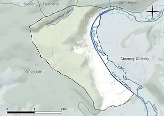Carte en couleur présentant le réseau hydrographique de la commune