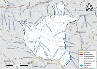 Carte en couleur présentant le réseau hydrographique de la commune