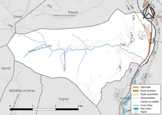 Carte en couleur présentant le réseau hydrographique de la commune