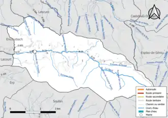 Carte en couleur présentant le réseau hydrographique de la commune