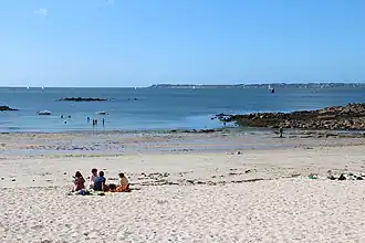 La plage de Locqueltas.