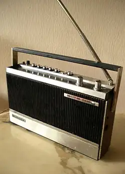 Récepteur radio portable de 1972.