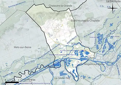 Carte en couleur présentant le réseau hydrographique de la commune
