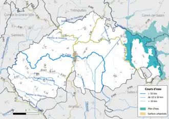 Carte en couleur présentant le réseau hydrographique de la commune