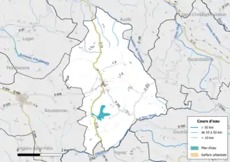 Carte en couleur présentant les réseaux hydrographiques de la commune