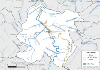 Carte en couleur présentant le réseau hydrographique de la commune