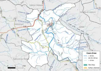 Carte en couleur présentant le réseau hydrographique de la commune