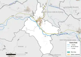 Carte en couleur présentant le réseau hydrographique de la commune