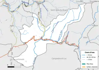 Carte en couleur présentant le réseau hydrographique de la commune