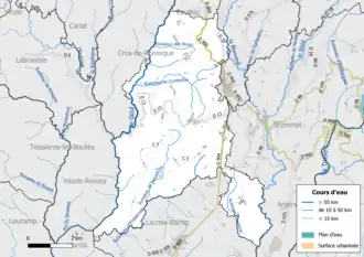 Carte en couleur présentant le réseau hydrographique de la commune