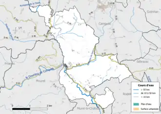 Carte en couleur présentant le réseau hydrographique de la commune