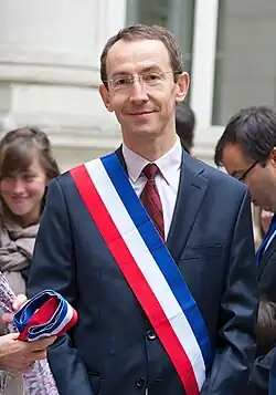 Maire (PS) du 11e arrdt : François Vauglin.