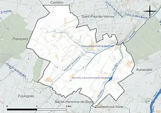 Carte en couleur présentant le réseau hydrographique de la commune