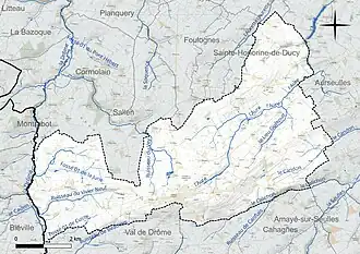 Carte en couleur présentant le réseau hydrographique de la commune