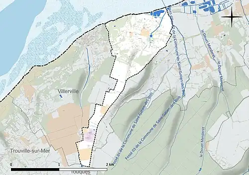 Carte en couleur présentant le réseau hydrographique de la commune