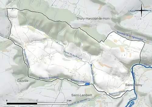 Carte en couleur présentant le réseau hydrographique de la commune