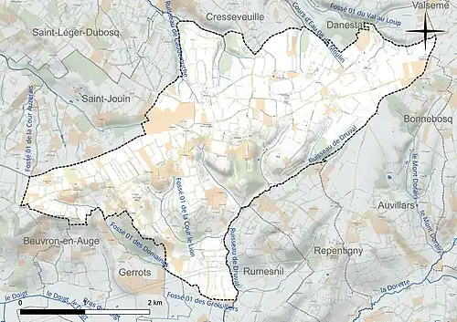 Carte en couleur présentant le réseau hydrographique de la commune