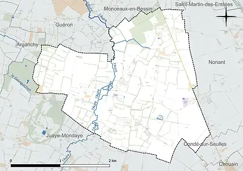 Carte en couleur présentant le réseau hydrographique de la commune