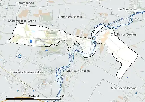 Carte en couleur présentant le réseau hydrographique de la commune