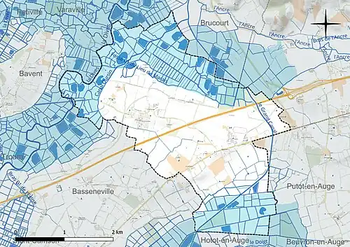 Carte en couleur présentant le réseau hydrographique de la commune