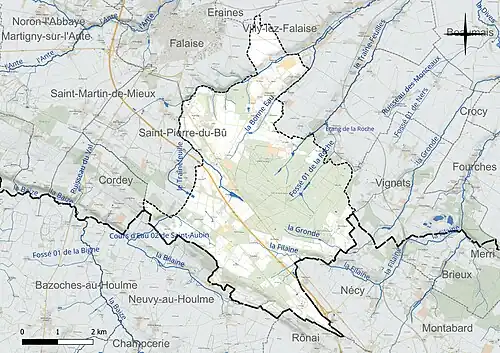 Carte en couleur présentant le réseau hydrographique de la commune