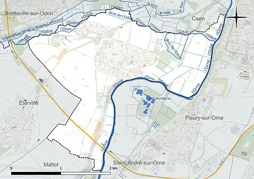 Carte en couleur présentant le réseau hydrographique de la commune
