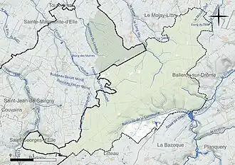 Carte en couleur présentant le réseau hydrographique de la commune