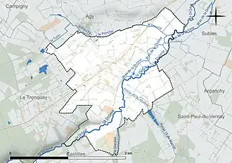 Carte en couleur présentant le réseau hydrographique de la commune