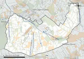 Carte en couleur présentant le réseau hydrographique de la commune