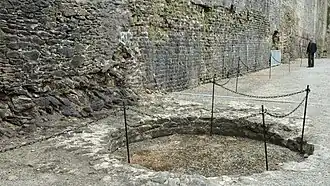 Les fondations d'une des tours romaines.