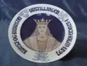 Assiette en porcelaine de l'exposition.