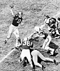 Passe du quarterback Roger Staubach lors de l'édition 1964.