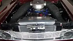 Détail de l'entrée d'air extérieur sous le capot