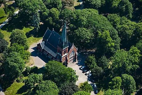 Vue aérienne  de l'église.