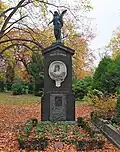 Sépulture avec buste de l'actrice et cantatrice Marie Seebach (1829-1897) surmontée d'un ange