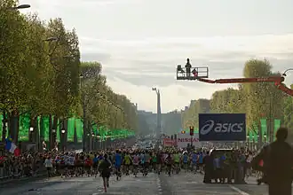 Champs-Élysées et obélisque de la Concorde au départ du marathon.