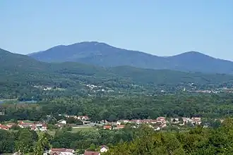 Champagney, au pied des Vosges, dont la Planche des Belles Filles.
