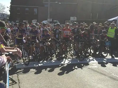 0&nbsp;km: Départ de la course