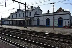 Vue du quai avec la marquise restaurée.